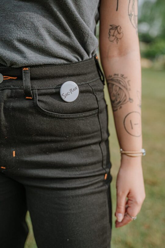 SR75-1 SHE-RAW DOUBLE BLACK 11OZ - a calça feminina da Raw´n