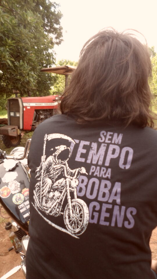 CAMISETA SEM TEMPO PARA BOBAGENS
